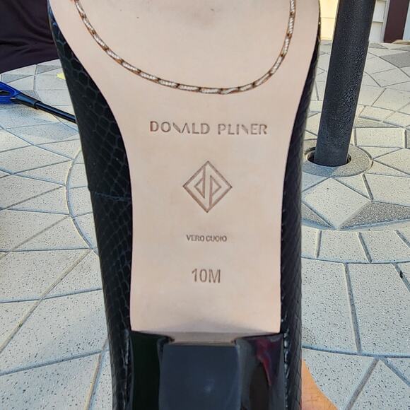 Donald Pliner CRISTINE Studded Snakeskin Kitten Heel Pumps 10 - Picture 9 of 12